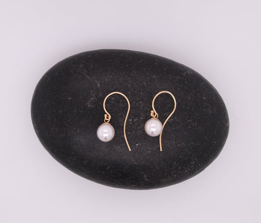 Our Favorite Gemstones: Pearl!