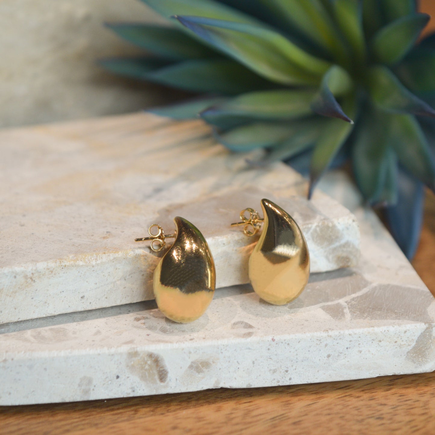 14kt Yellow Gold Teardrop Earrings